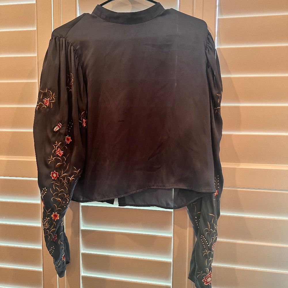 Brand new HM cropped back button top